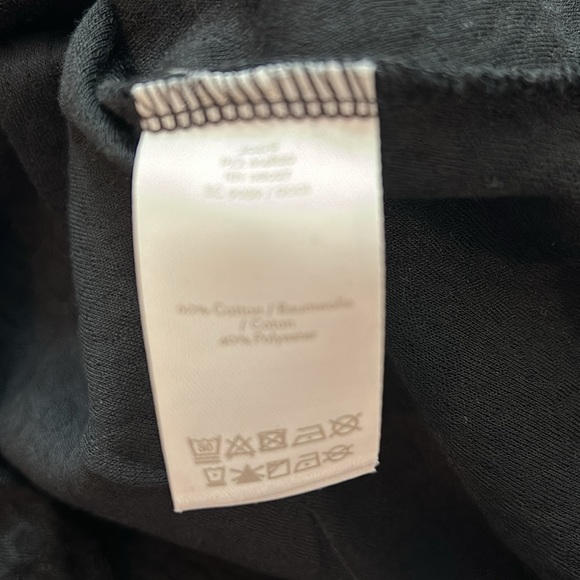 Boden quarter length sleeve top. Black in color. size 6R NWT - Picture 6 of 7